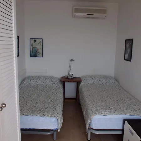 Miramar 51c Roses